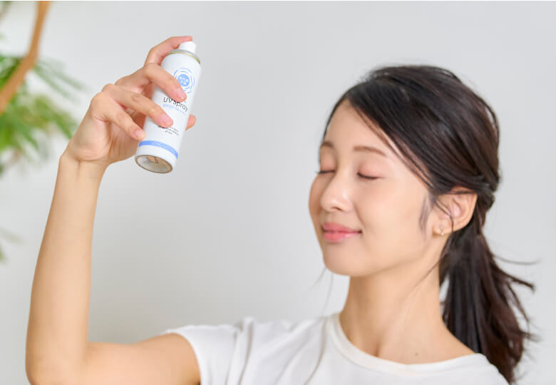 To finish makeup Transparent sunscreen spray